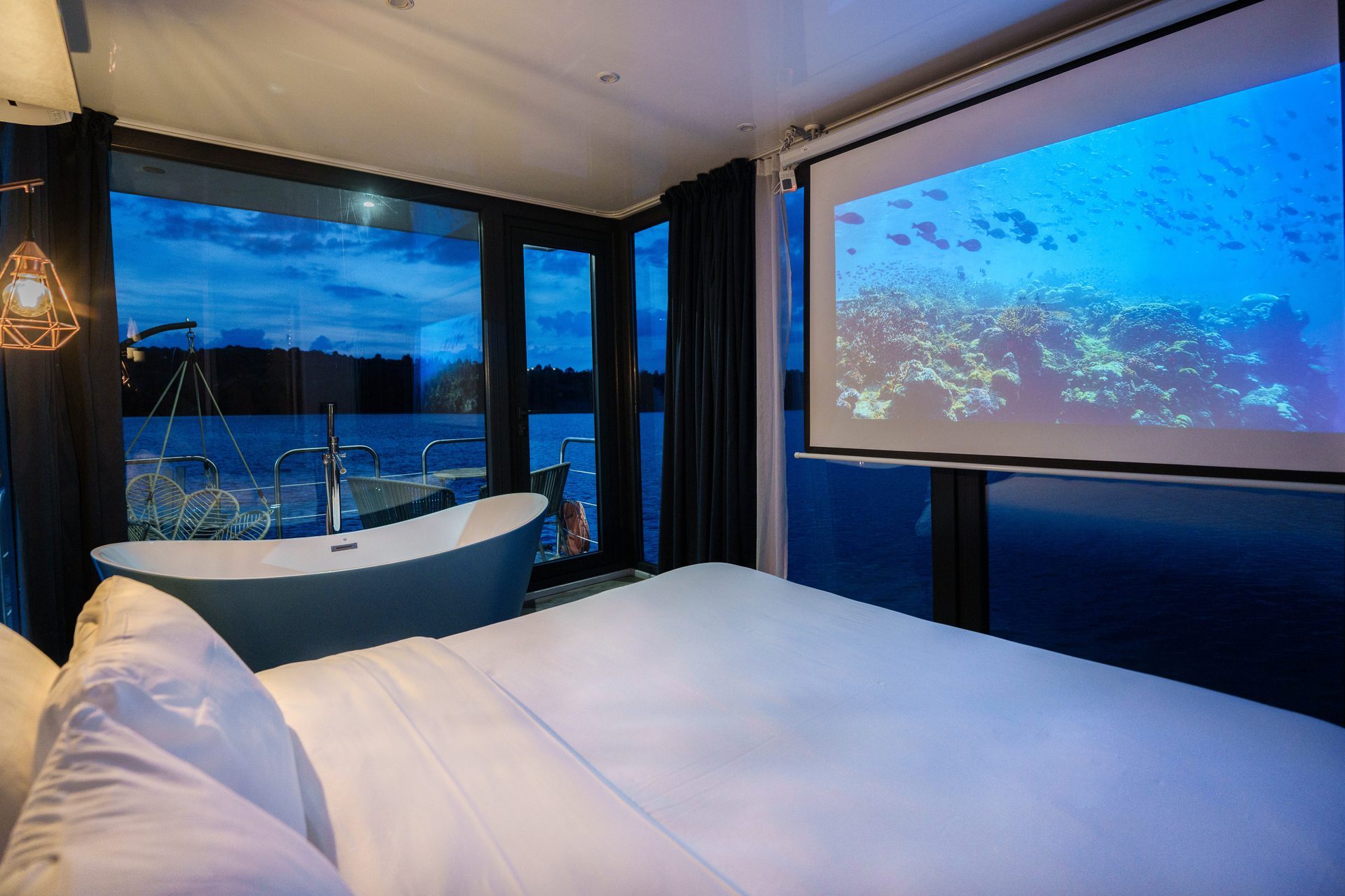 Houseboat Nautilus