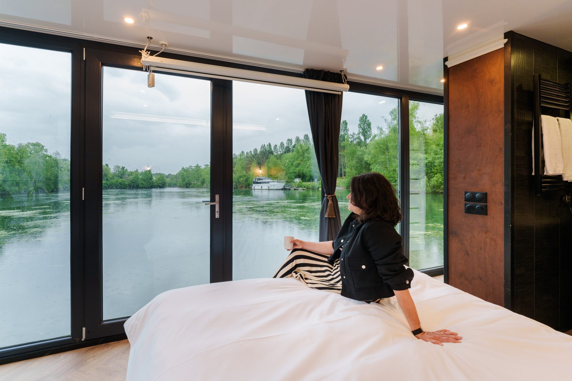 Calypso 24 — chambre vue eau