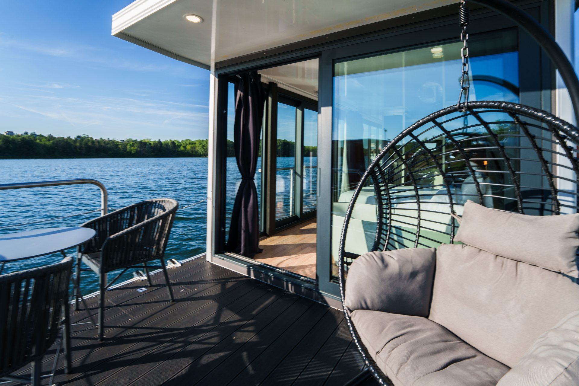 Calypso 42 — terrasse fauteuil suspendu