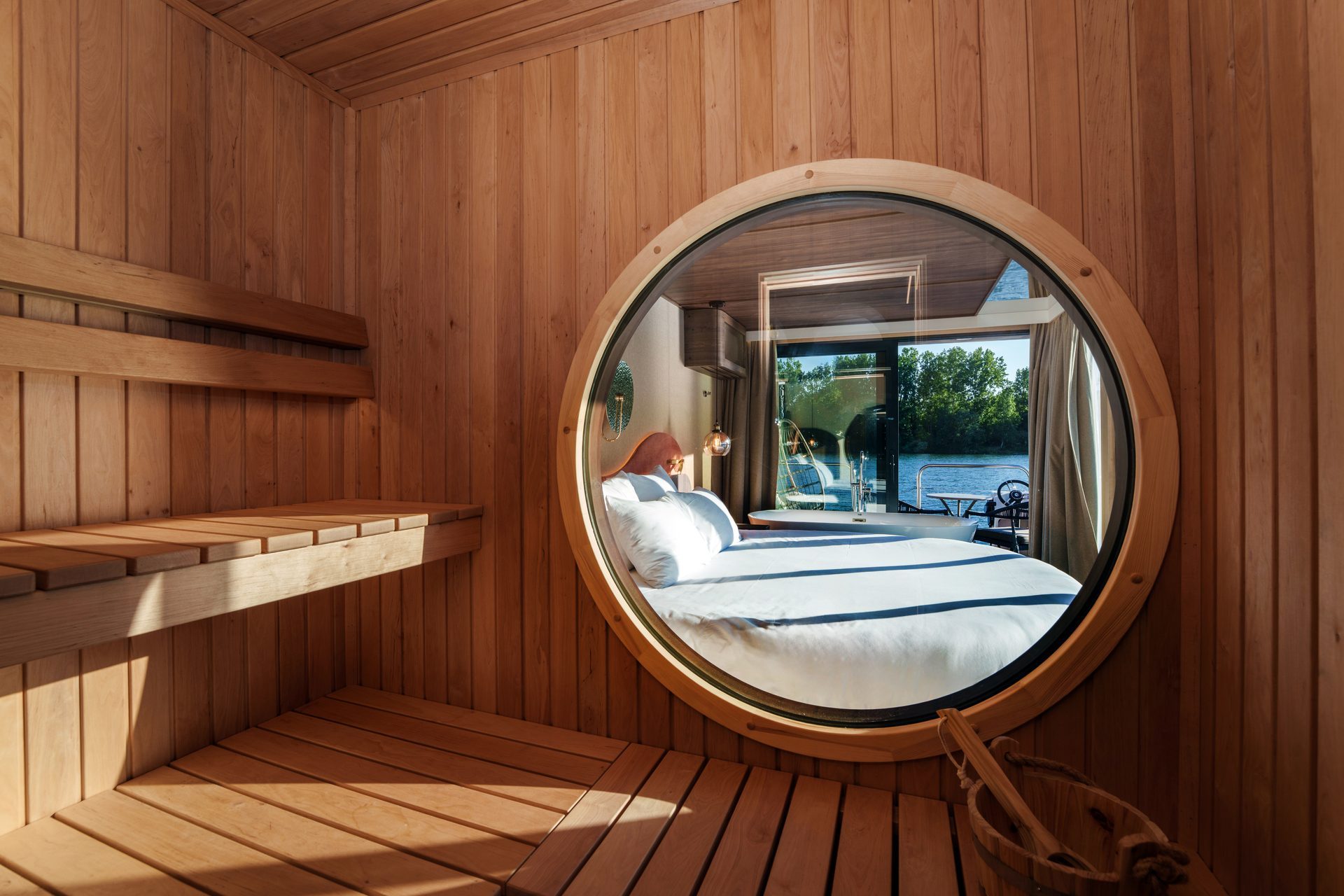 Néréide 32 — sauna intégré vue chambre